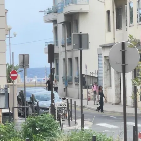 Διαμέρισμα De Deux Pieces A 40 Metres De La Et A Un Arret De Tramway Du Centre-ville